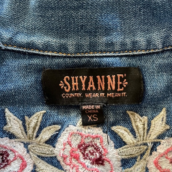 Embroidered Jean vest - Picture 5 of 5